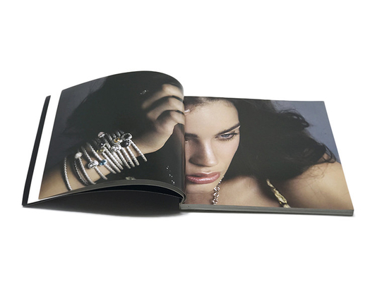 Pantone Color Glossy Magazine Mencetak Buku Foto Dewasa A3 A4 A5