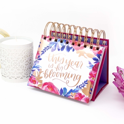 Kalender Desktop Pencetakan Offset Berwarna-warni Kalender Meja Kertas Kraft 250gsm-400gsm